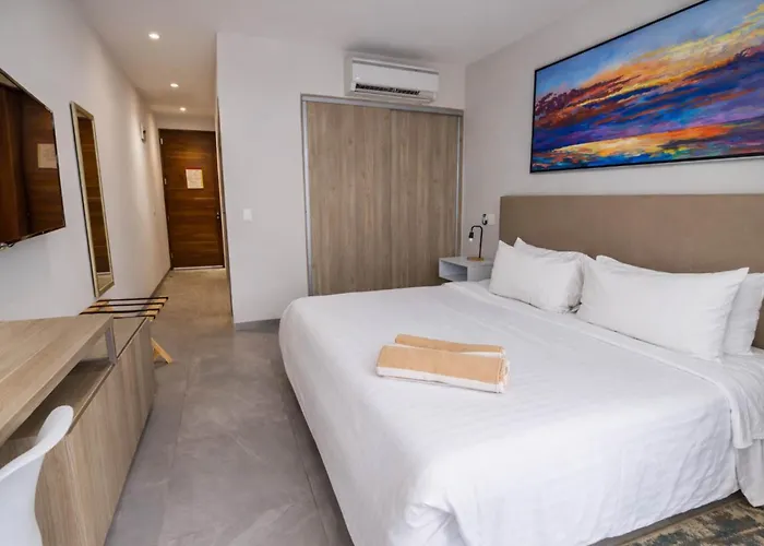 W Rooftop Pool & Free Parking *