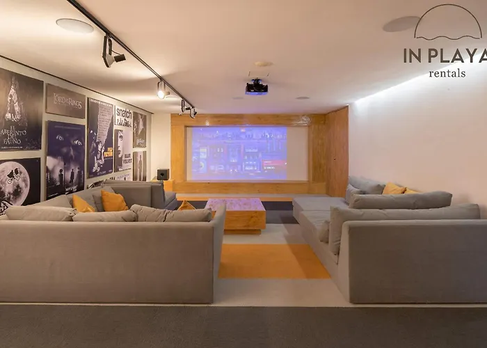 Apartment W Rooftop Pool & Free Parking *
